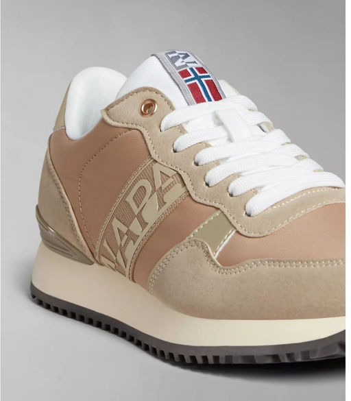 Кроссовки женские