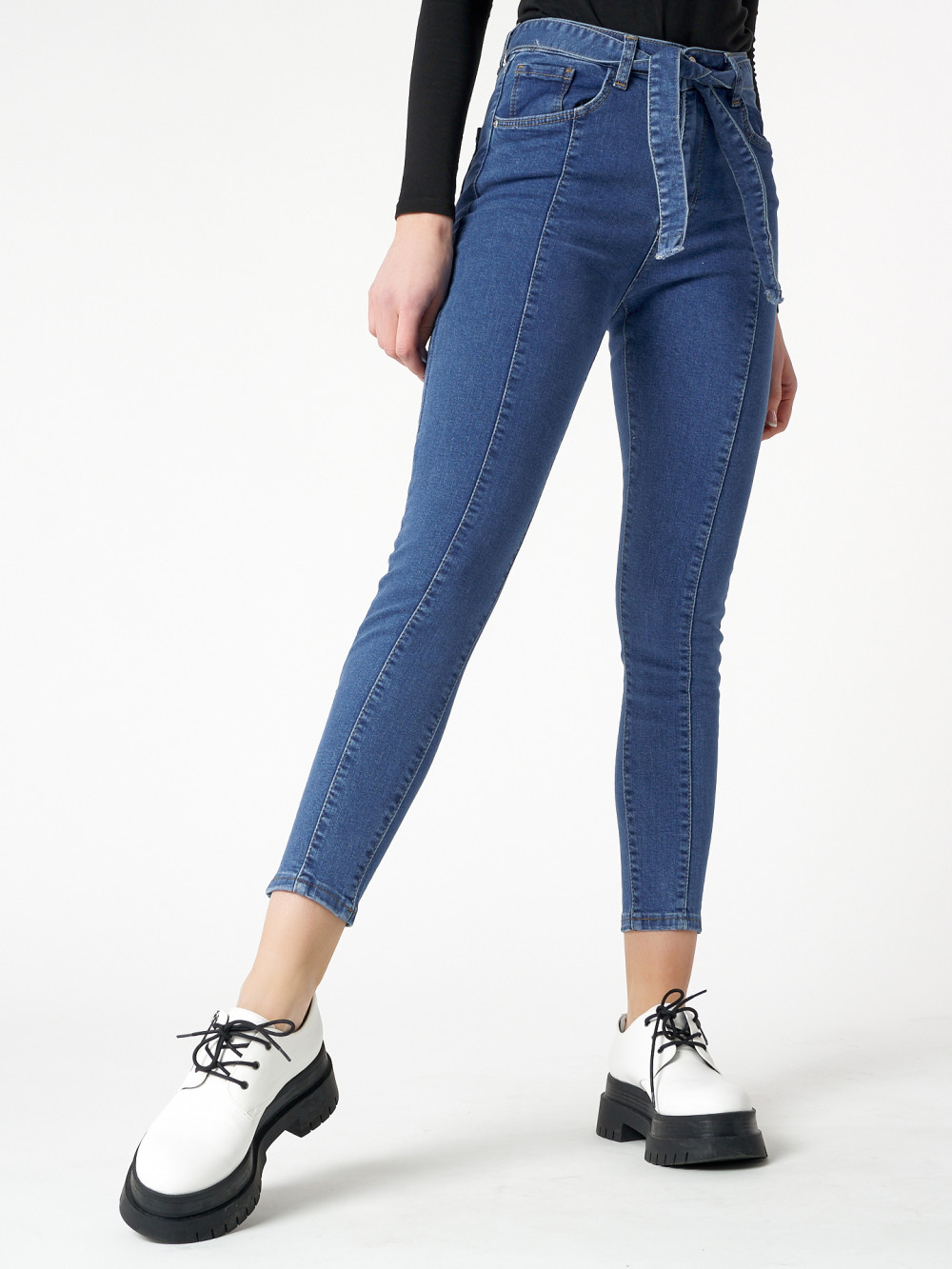 Джинсы зауженные к низу женские синего цвета 880S - Mtforce фото 8