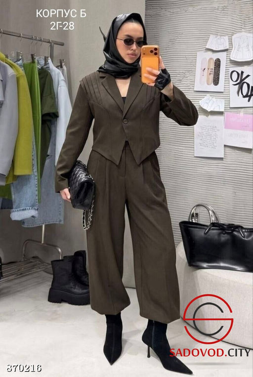 Женский костюм с пиджаком