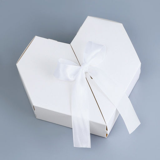 Цена за 5 шт. Подарочная коробка - сердце, самосборная, белая, с лентой, 17?17?6 см