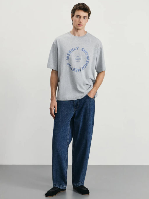 Футболка relax fit с принтом на груди / Zarina