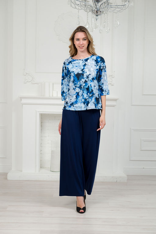 Костюм женский из кофты с рукавом 3/4 и брюк из вискозы Элеонора синие цветы
