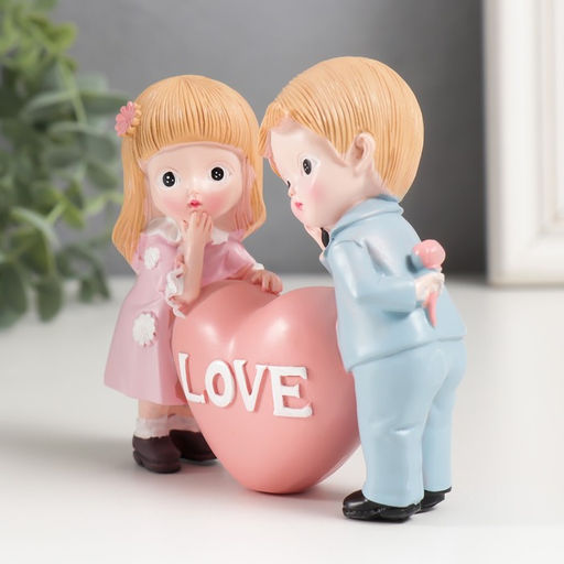 Фигурка полистоун «Малыши с сердечком», 3.5×10.5×9.5 см