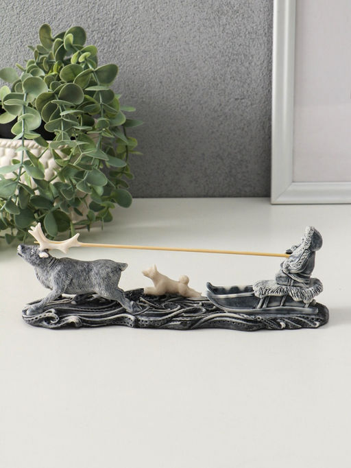 Сувенир "Погонщик оленя" 7,5 см