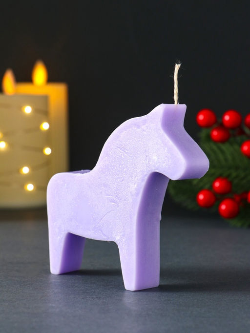 Цена за 2 шт. Декоративная свеча новогодняя «Лошадка», 10.5×10 см, фиолетовый