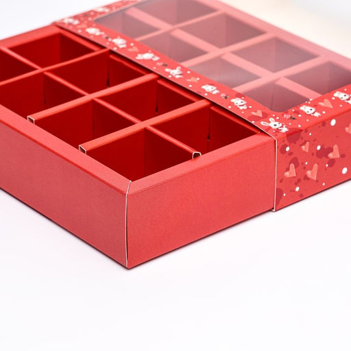 Цена за 5 шт. Коробка под 16 конфет, красная «Зайки» 17.7×17.7×3.8 см