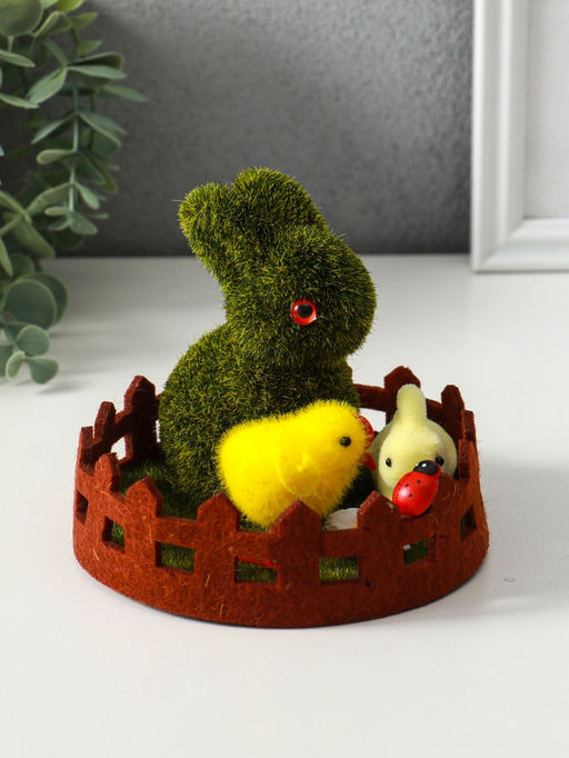 Фигурка пасхальная «Зайчик с цыплятами на лужайке с забором», 12.5×12.5×10.5 см