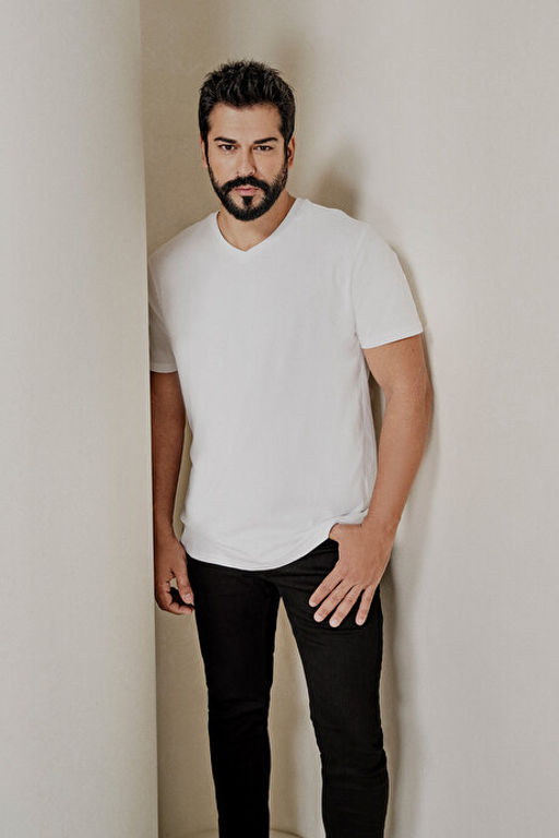 Slim Fit Dar Kesim V Yaka Pamuklu K_sa Kollu Beyaz Ti__rt ET4800000001BYZ