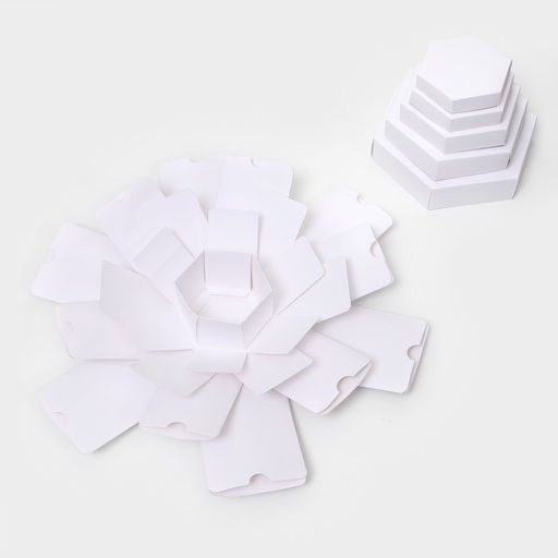 Коробка - сюрприз раскладушка, белая, с лентой и двойным скотчем для сборки, 19×13 см