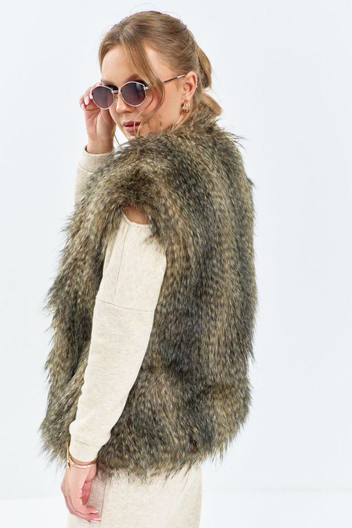 Жилет Euro Moda 656 коричневый мех енота