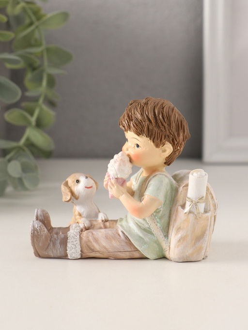 Фигурка полистоун «Мальчишка с рюкзаком и щенком, ест мороженое», 9.5×5×8.5 см