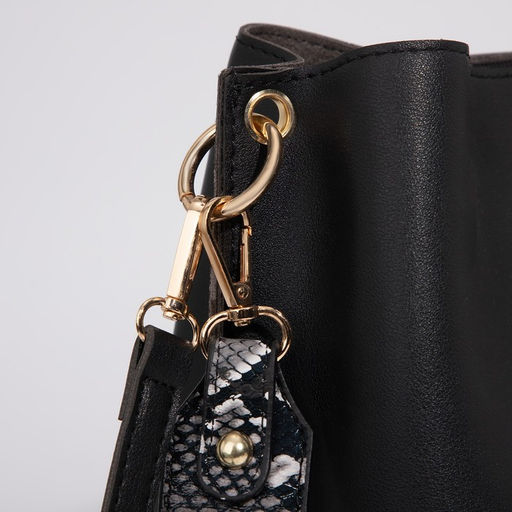 Сумка женская на застёжке, чёрная