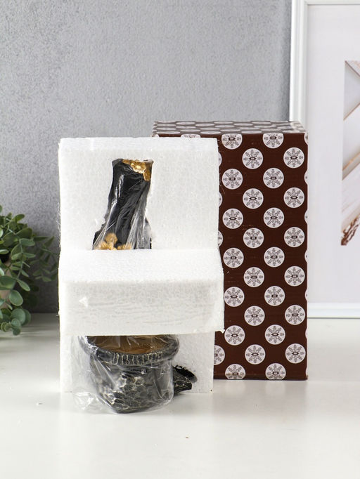 Фигура - подсвечник на 1 свечу «Африканка в косынке с цветами», полистоун, чёрный, d=8 см, 14×11.5×24.5 см