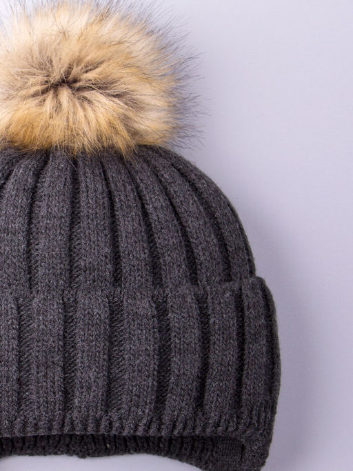 Шапка детская вязаная с рыжим помпоном, на завязках, вязка лапша, антрацит