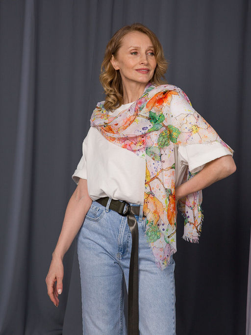 Цветочный палантин из вискозы в акварельном стиле