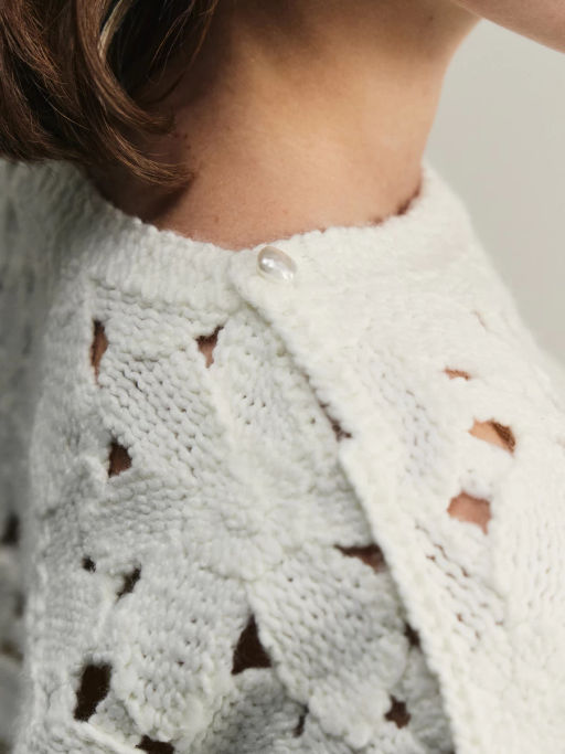 Фактурный джемпер с объёмными цветами / Zarina