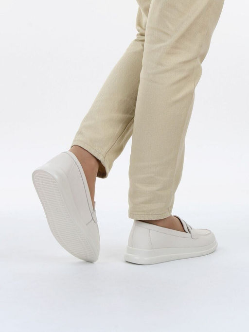 03-M37-11 MILK Лоферы женские (натуральная кожа)