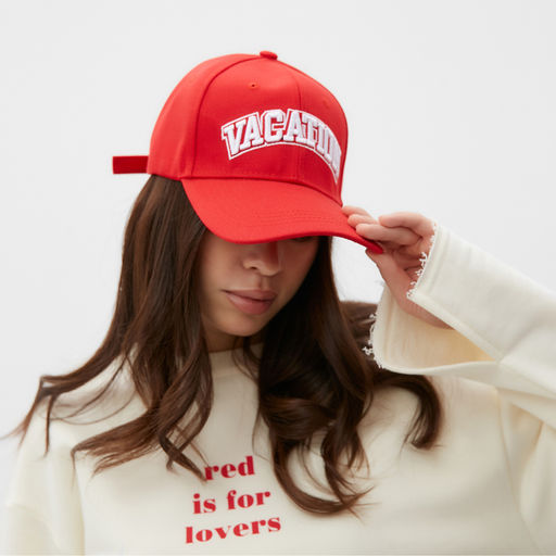 Кепка с вышивкой MIST Vacation, красная на застежке, размер 56-58