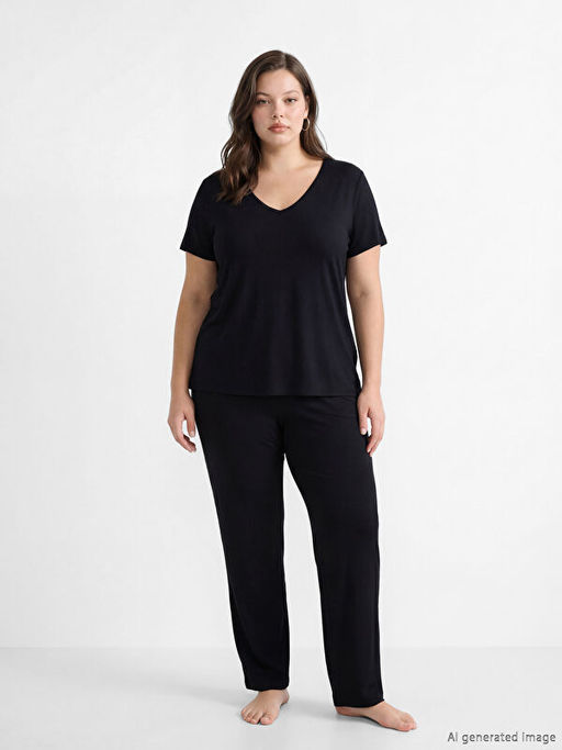 V Yaka Puantiyeli Kad?n Pijama Tak?m