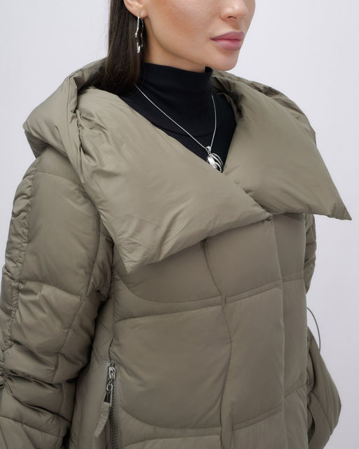 Куртка зимняя женская с большим капюшоном модная коричневого цвета 7739K - Visdeer фото 13