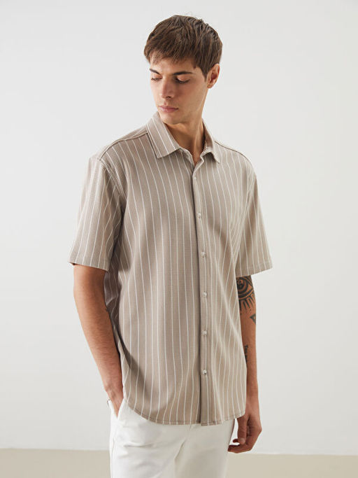 Regular Fit K?sa Kollu ?izgili Erkek G?mlek