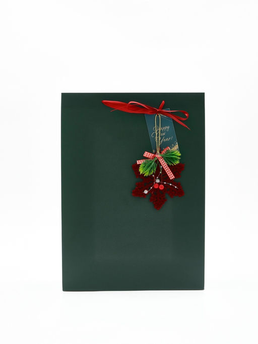 Пакет подарочный «С Новым годом», с ёлочной игрушкой и шильдиком, 31 × 40 × 11 см