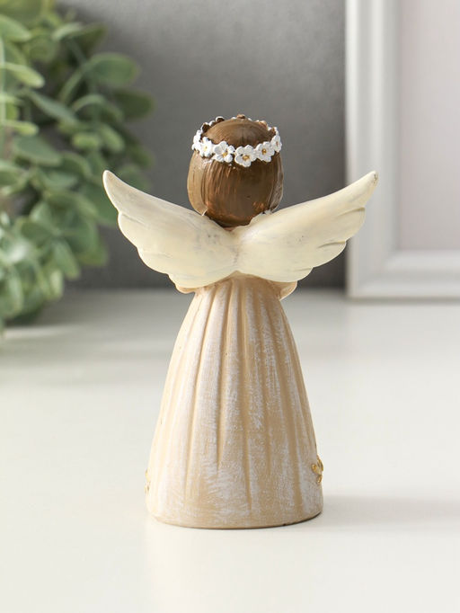 Сувенир полистоун "Девочка-ангел с венком-сердце" 4,5х8х12 см