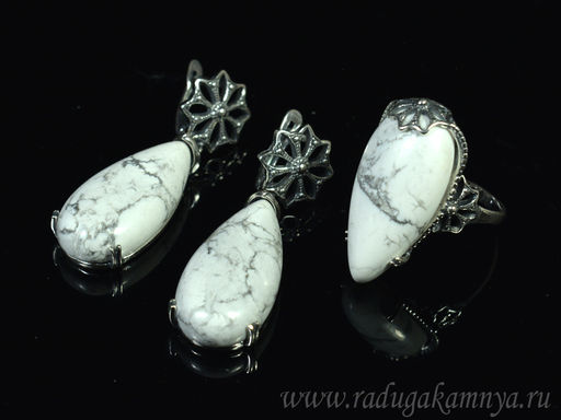 Кольцо Серьги с кахолонгом размер 19