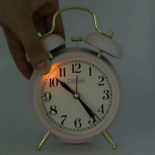 Будильник «Пеннант», дискретный ход, d=9 см, 17×11 см, от батарейки АА, розовый