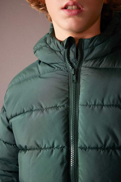 Базовая куртка-пуховик с водоотталкивающим капюшоном для мальчиков - Defacto фото 4