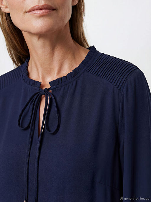 Ba?lamal? Yaka Elbise