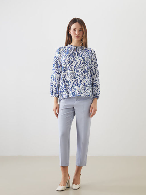 Ba?lamal? Yaka ?i?ekli Bluz