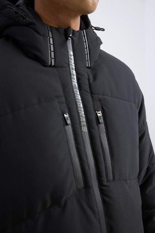 Водоотталкивающее пальто приталенного кроя с капюшоном и застежкой-молнией DeFactoFit из шелковой ткани с карманами  фото 5