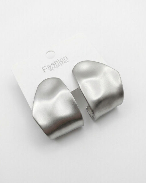 Стильные серьги