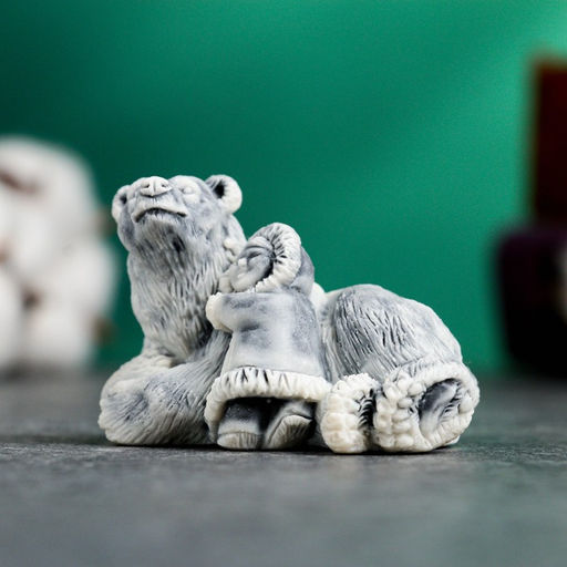 Фигурка «Девочка с медведем», 4 см