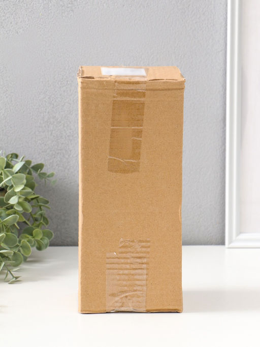 Сувенир полистоун "Девушка в бело-сером костюме с компьютером в наушниках" 24 см