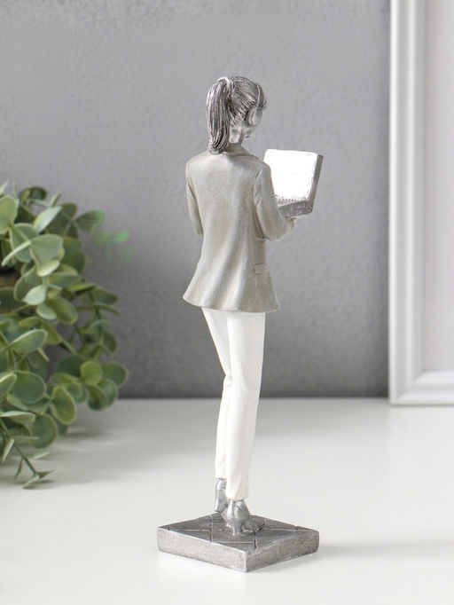 Сувенир полистоун "Девушка в бело-сером костюме с компьютером в наушниках" 24 см