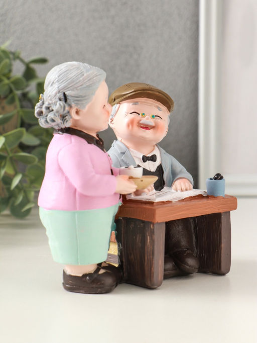 Фигурка полистоун «Дедуля с бабулей - семейные будни», 13×8.5×12 см