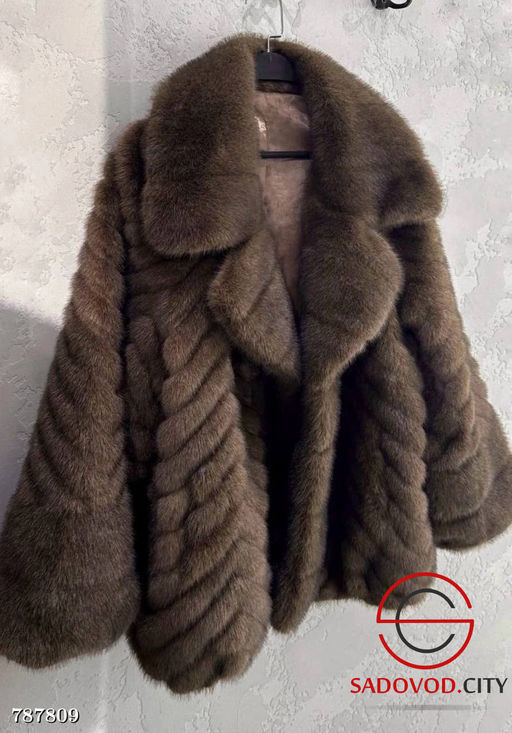 Женская короткая искусственная шуба