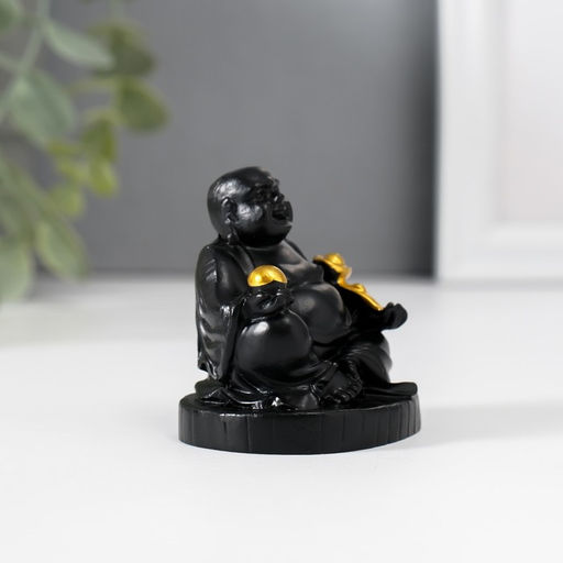 Нэцкэ фигурка полистоун «Хотей с золотым жезлом Жуи», чёрный, 4×5×5.5 см