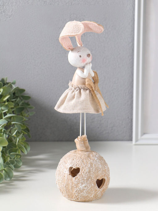 Фигура световая полистоун Зайка в льняном платье на шаре, 2?LR44, 8.5?8.5?26 см