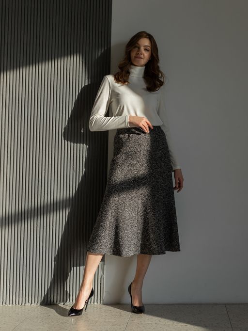 в составе  ШЕРСТЬ юбка ,расклешенная от колена к низу, на подкладке - Трика фото 2