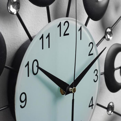 Часы настенные интерьерные «Чёрные лепестки», серия: Ажур, бесшумные, плавный ход, 47×47 см, d=15 см, от батарейки 1хАА