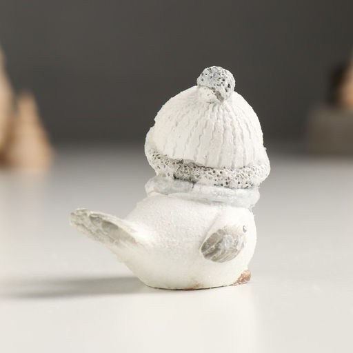 Фигурка полистоун Белый птенчик в шапке и вязанном шарфе, серебро, 5?3.5?5 см, МИКС