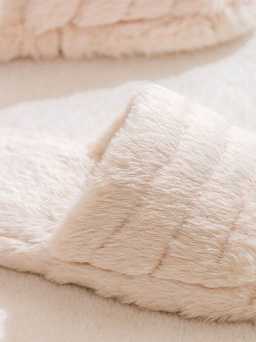 Kad?n Pel?? Ev Terli?i