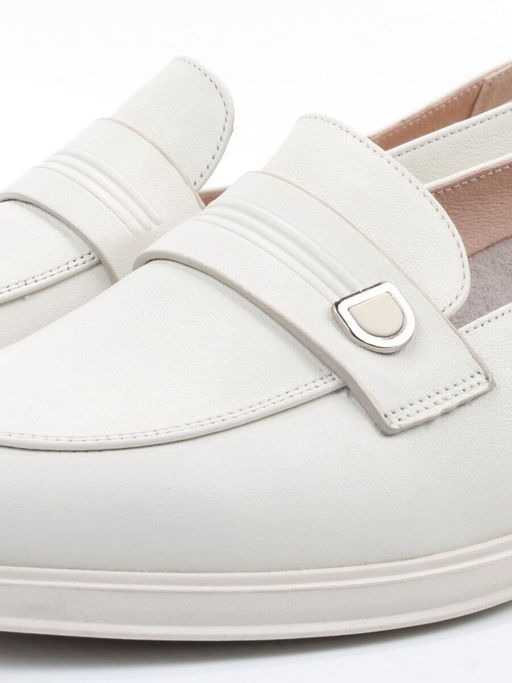 03-DEB2-3 MILK Лоферы женские (натуральная кожа)