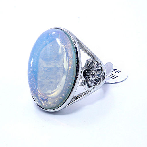 Кольцо с камнем Лунный камень притягивает любовь, счастье и удачу