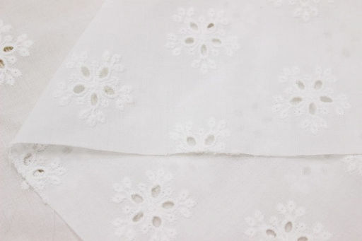 Шитье Снежка цв.молочно-белый, общ.ш.1.5м, ш.вышитой части 1.4м, батист, хлопок-100%, 120гр/м.кв - Купава фото 3