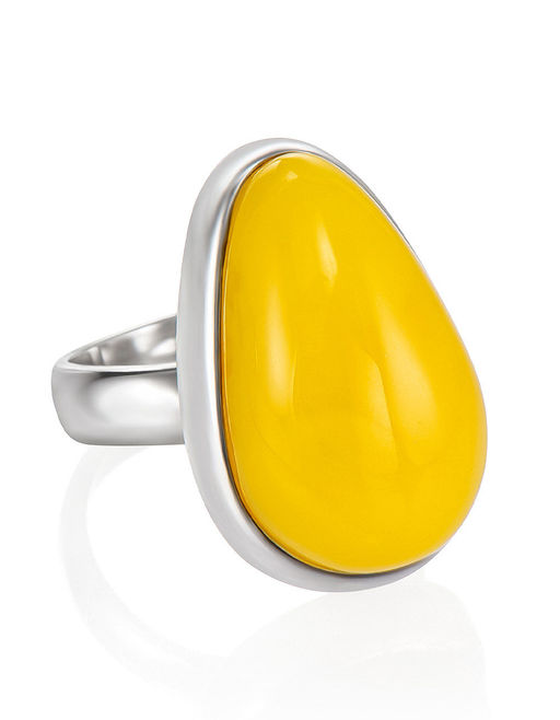 Кольцо с крупной вставкой из натурального медового янтаря Глянец