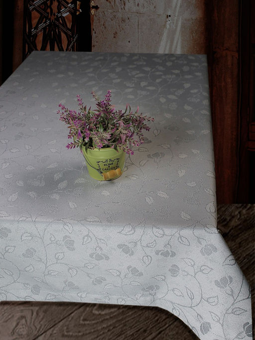 Скатерть арт. 13088/1/PB/120, СЕРЕБРИСТЫЕ ЛИСТОЧКИ, тефлоновая пропитка, размеры 120 см х 160 см